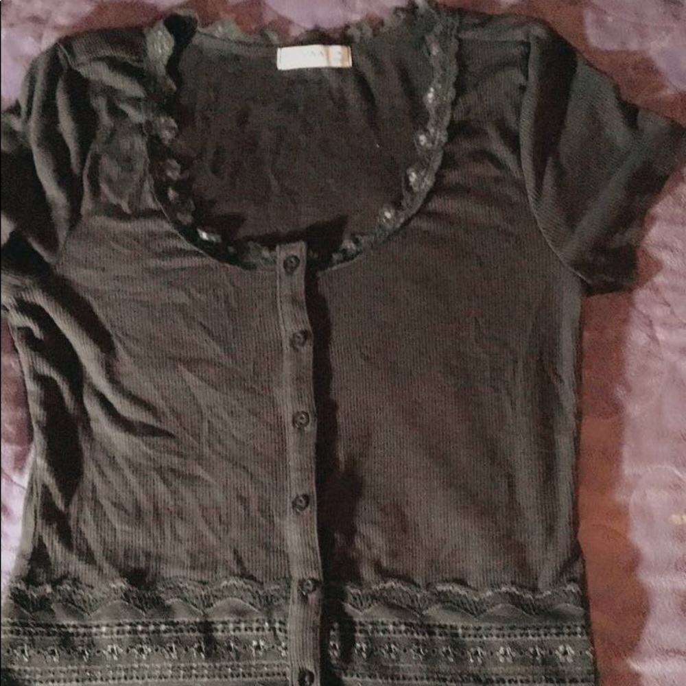 black medium length crop
